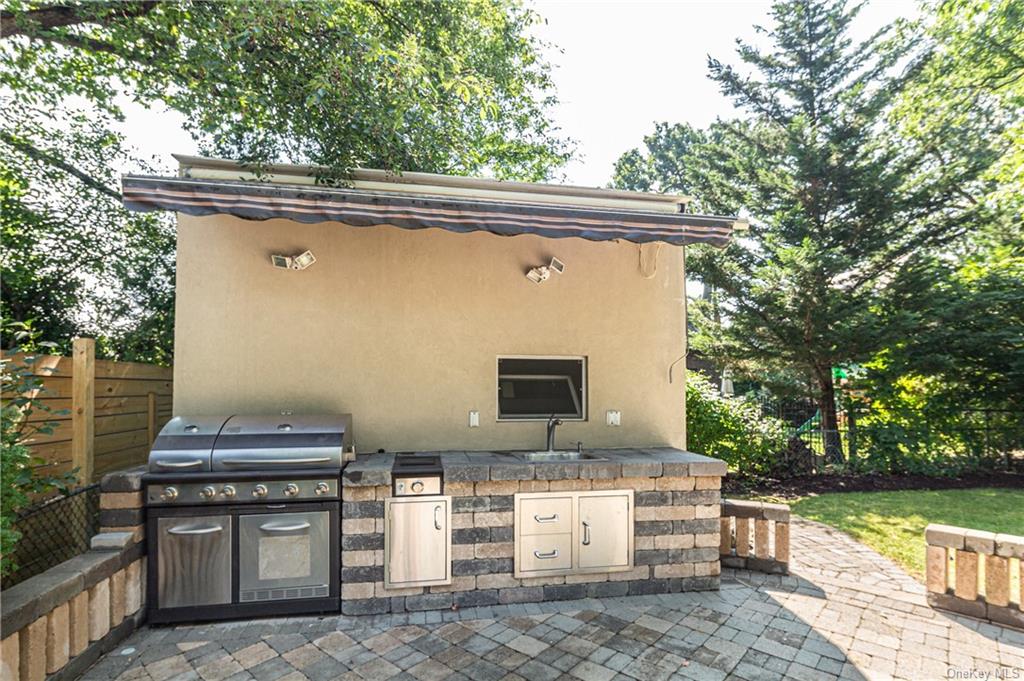 An outdoor kitchen perfect for al fresco dining.