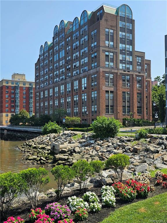 Condo Water Grant  Westchester, NY 10701, MLS-H6278977-35