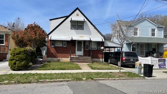 Single Family Williamson  Queens, NY 11413, MLS-H6211025-4