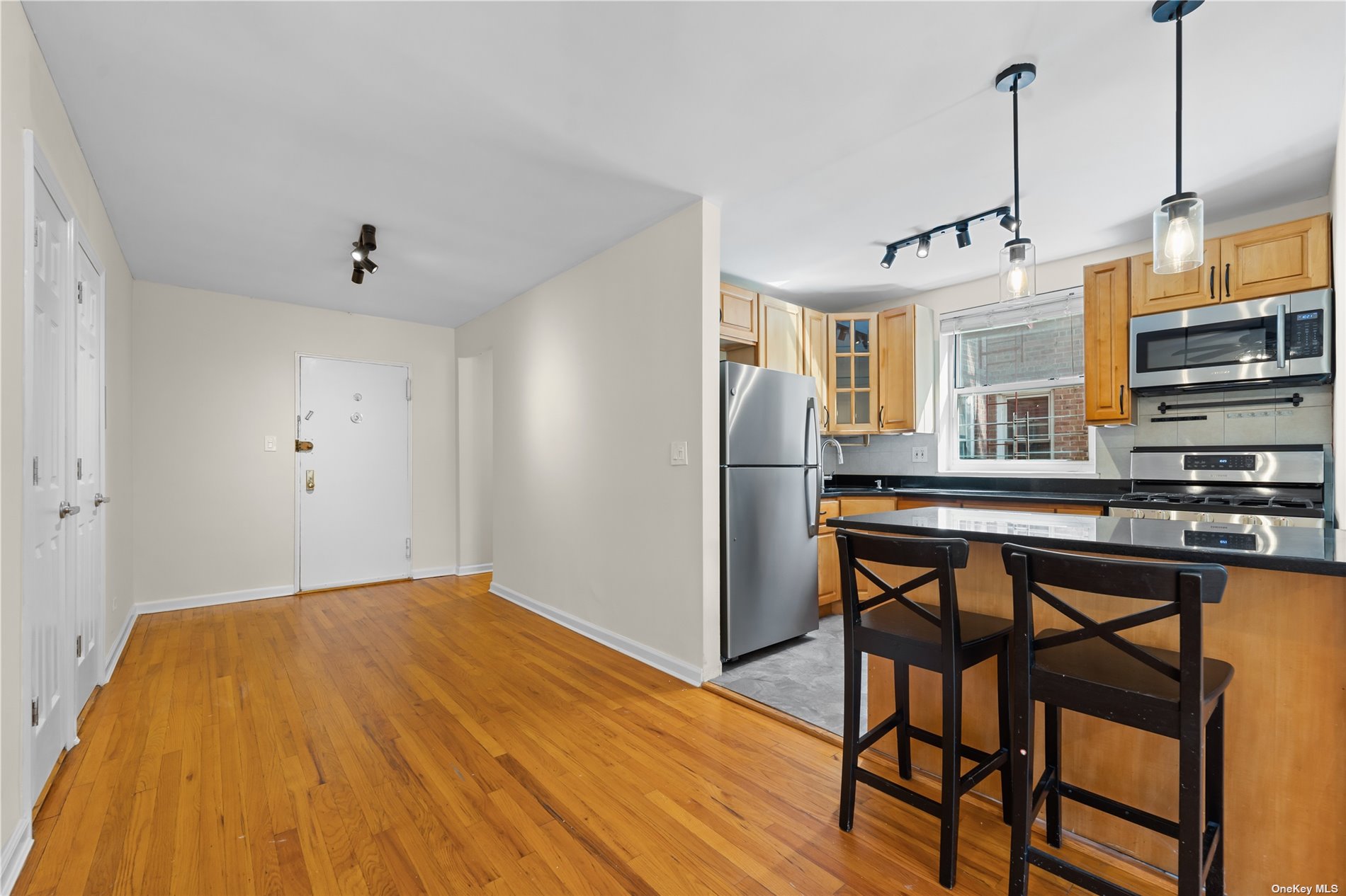 Apartment 63rd  Queens, NY 11375, MLS-3499106-4