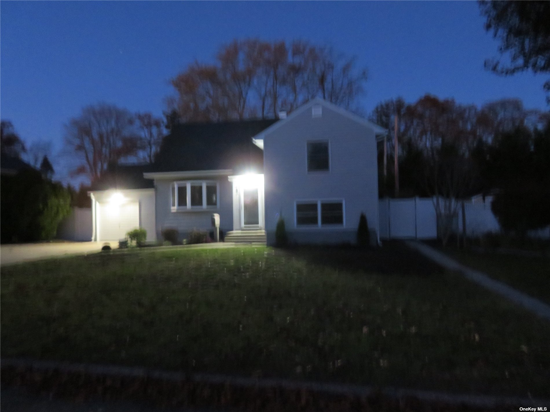 Single Family Saddle  Suffolk, NY 11720, MLS-3516153-4