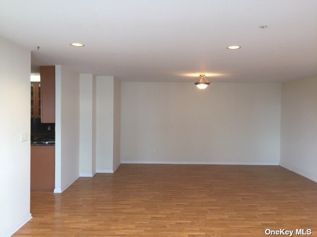 Apartment Broadway  Nassau, NY 11561, MLS-3507219-4