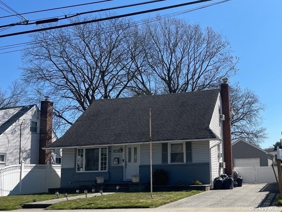 Single Family Raff  Nassau, NY 11003, MLS-3472601-4