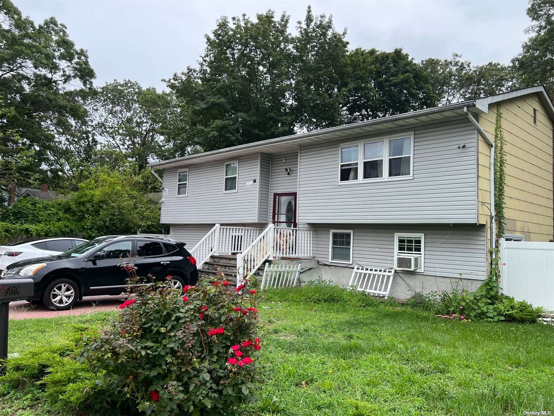 Single Family Expressway  Suffolk, NY 11741, MLS-3498773-4