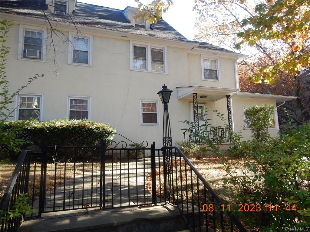 Single Family Park  Westchester, NY 10550, MLS-H6275802-4