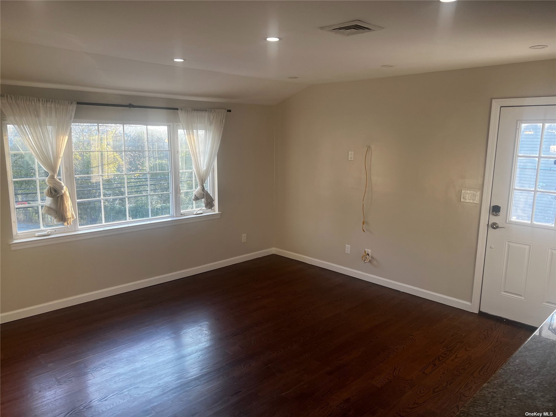 Apartment The Place  Nassau, NY 11542, MLS-3510929-4