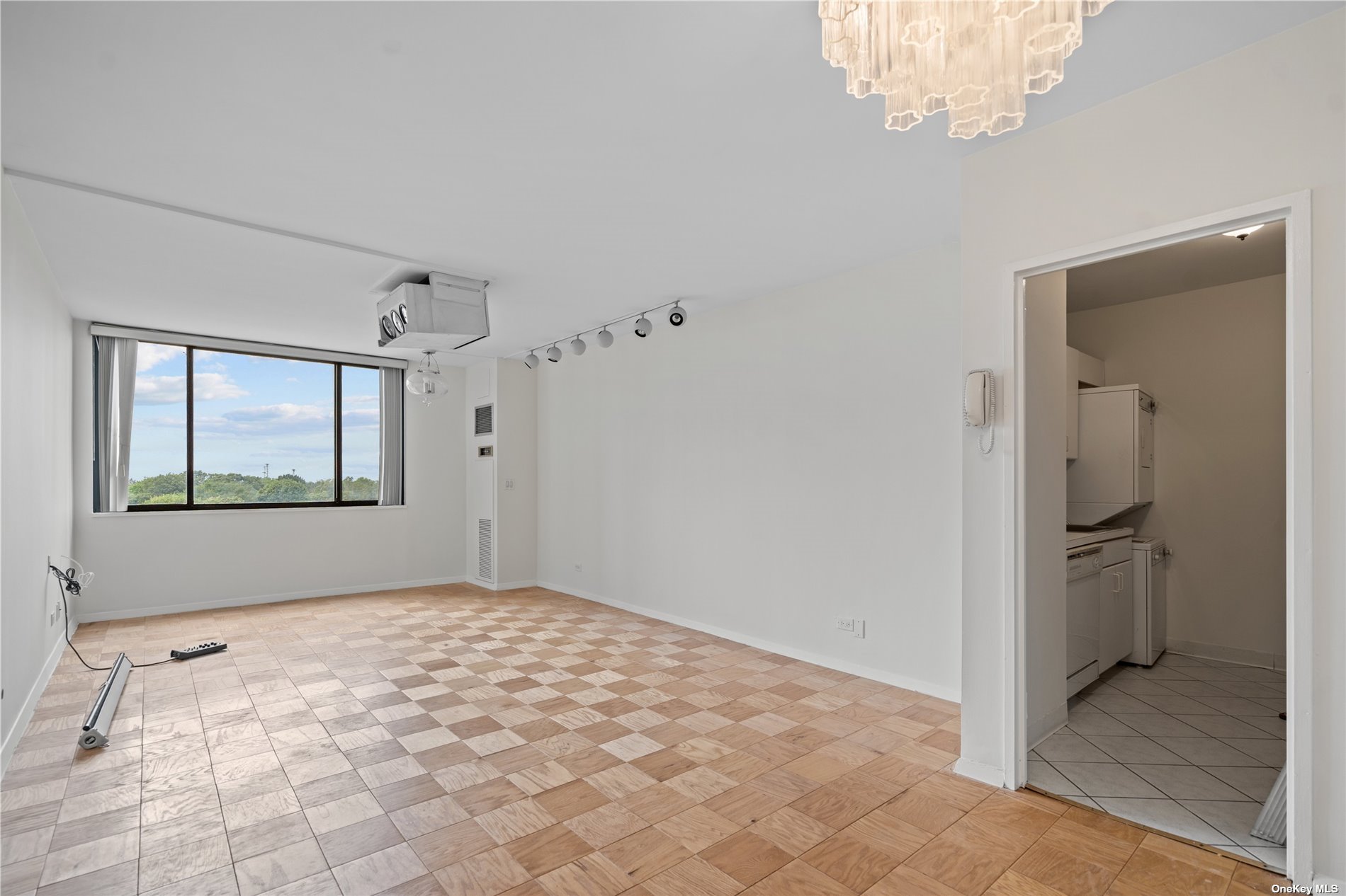 Coop Grand Central Pkwy  Queens, NY 11005, MLS-3499041-5