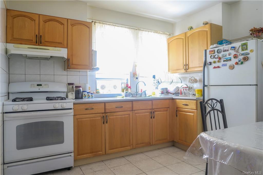 Three Family Barnes  Bronx, NY 10462, MLS-H6259995-5