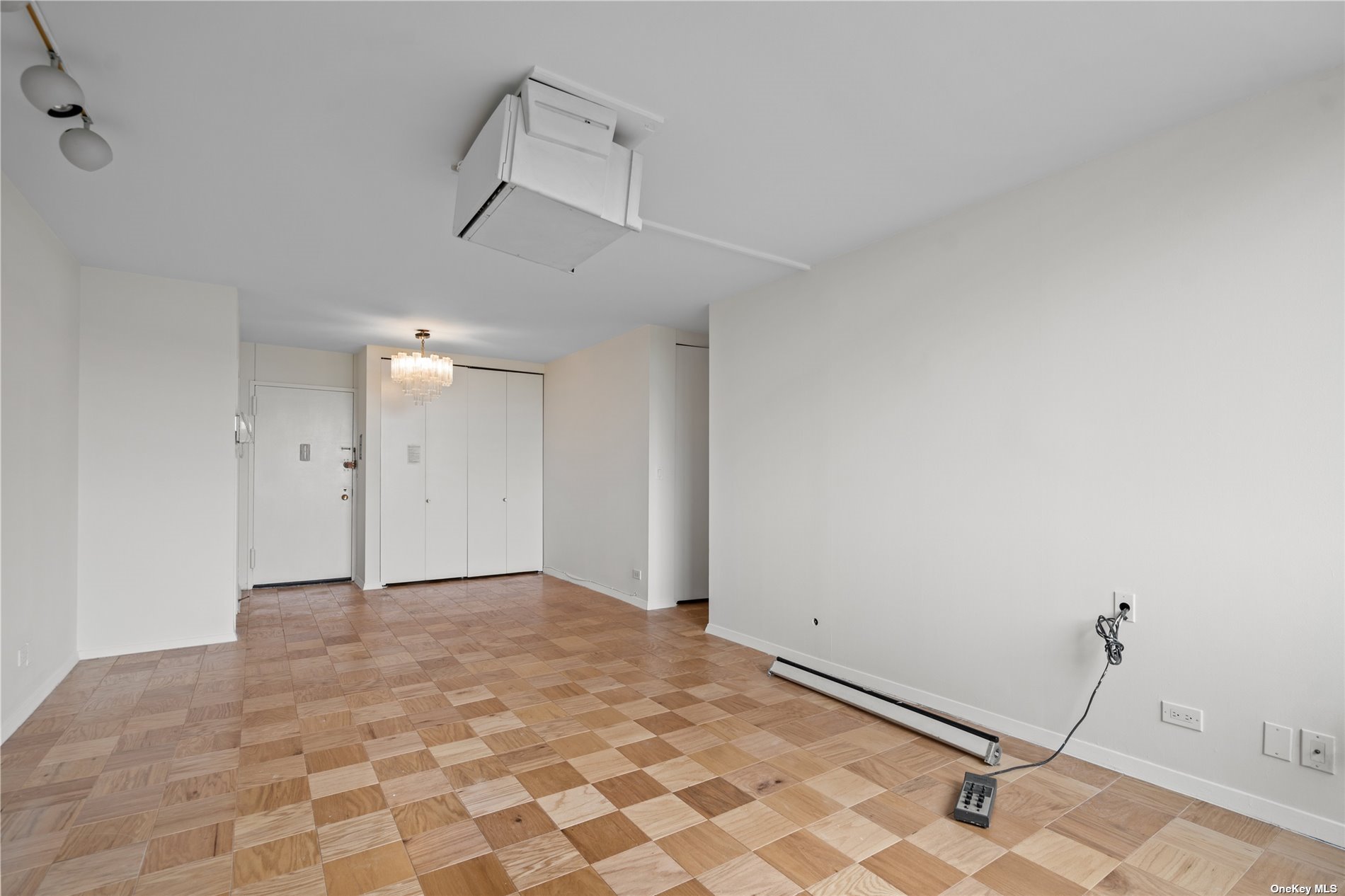 Coop Grand Central Pkwy  Queens, NY 11005, MLS-3499041-6