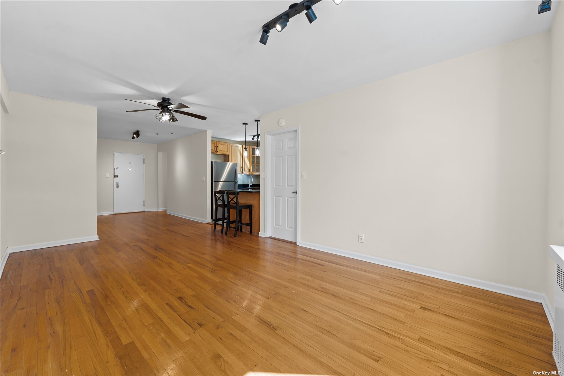 Apartment 63rd  Queens, NY 11375, MLS-3499106-6