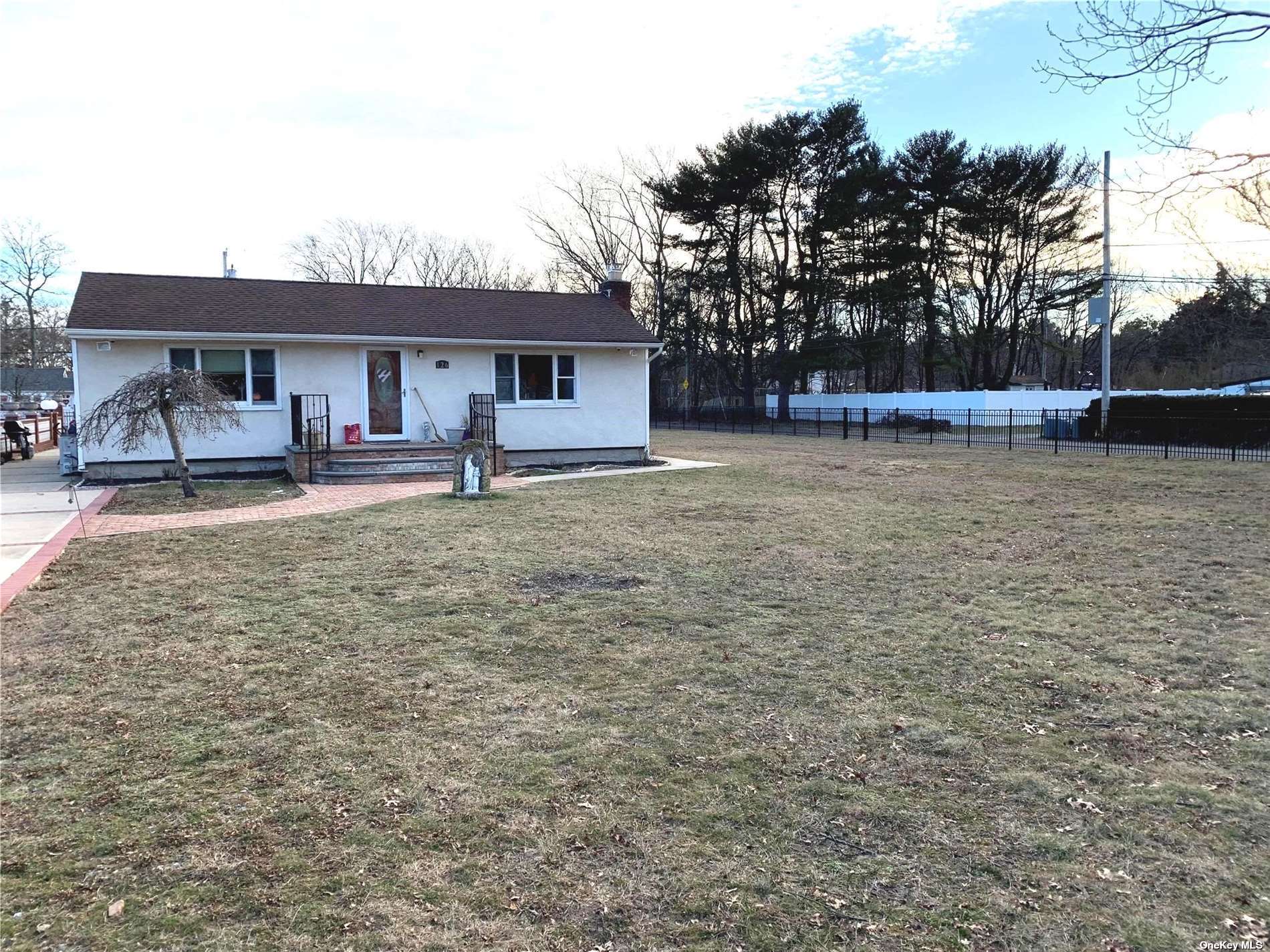 Single Family Schmidt  Suffolk, NY 11741, MLS-3457137-6