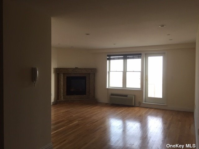 Apartment Broadway  Nassau, NY 11561, MLS-3520469-6