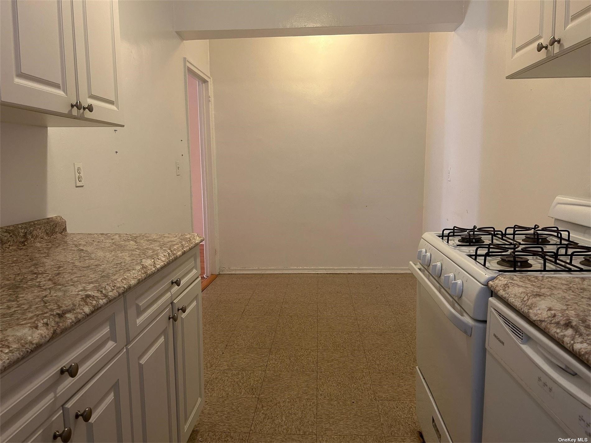 Apartment Welwyn  Nassau, NY 11021, MLS-3514591-6