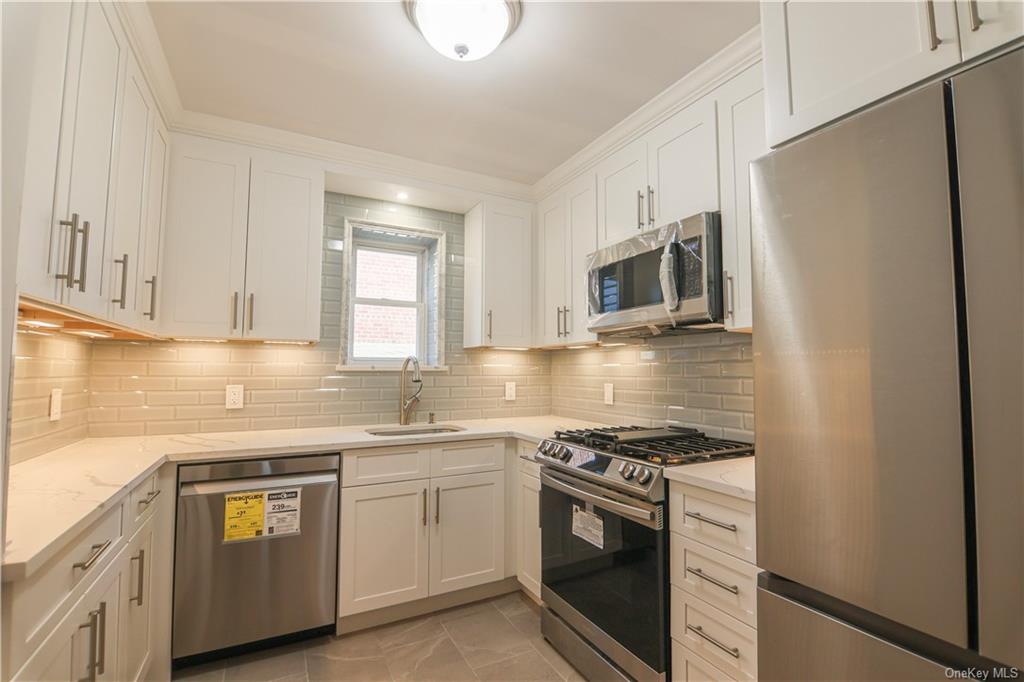 Single Family Balcom  Bronx, NY 10465, MLS-H6271643-6