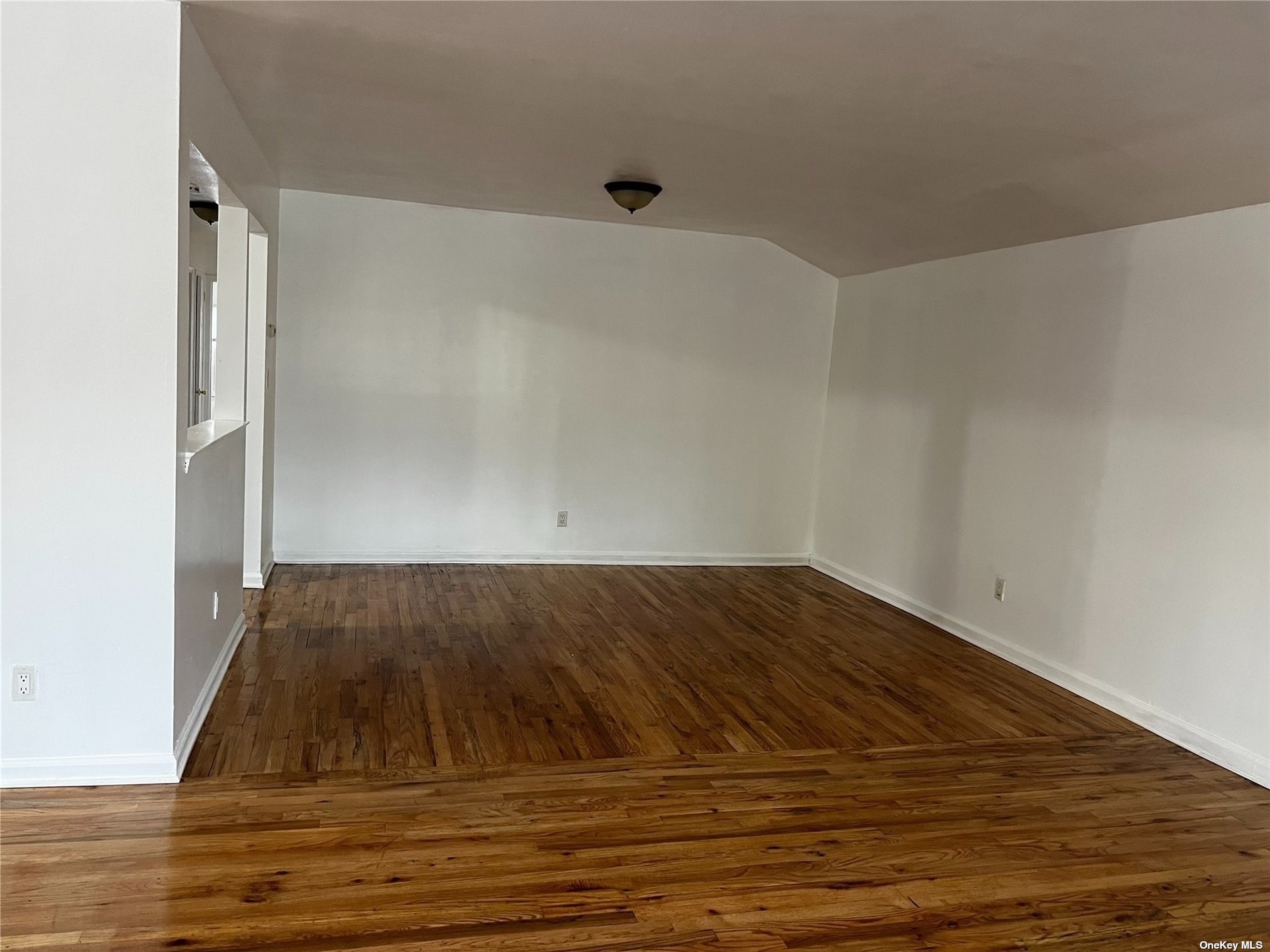 Apartment Pontiac  Queens, NY 11426, MLS-3514933-6