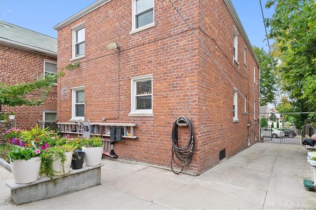 Two Family Throop  Bronx, NY 10469, MLS-H6274499-7