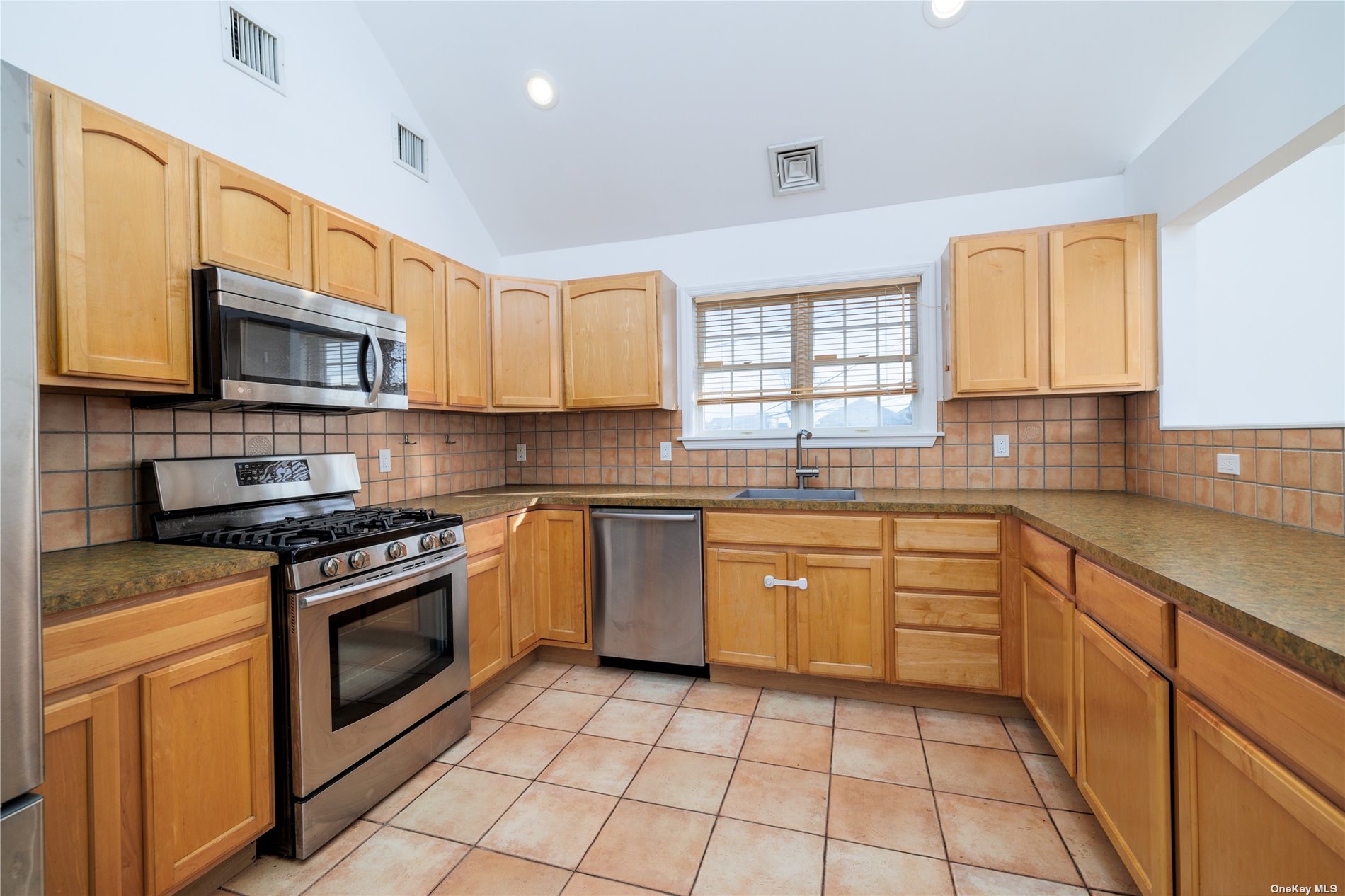 Apartment Fulton  Nassau, NY 11561, MLS-3505519-7