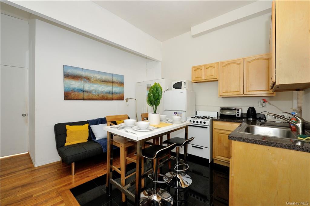 Apartment 45th  Manhattan, NY 10036, MLS-H6265170-8