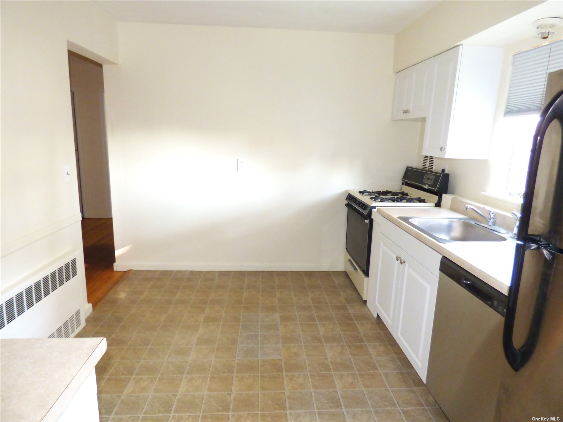 Apartment Beech  Nassau, NY 11580, MLS-3519229-9