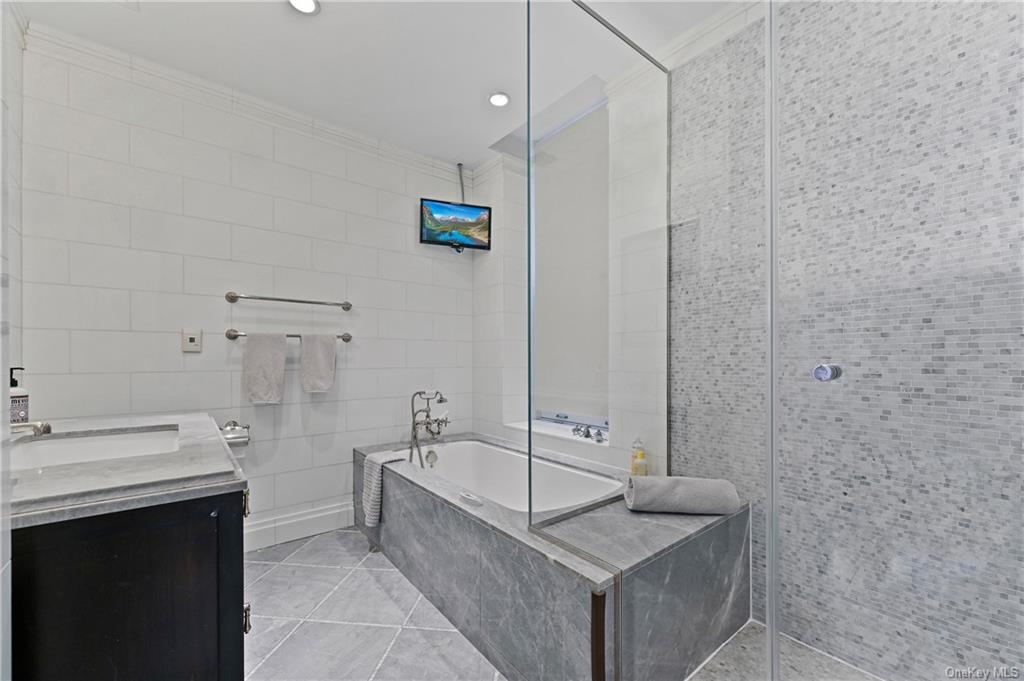 Condo 11th  Manhattan, NY 10011, MLS-H6249662-9