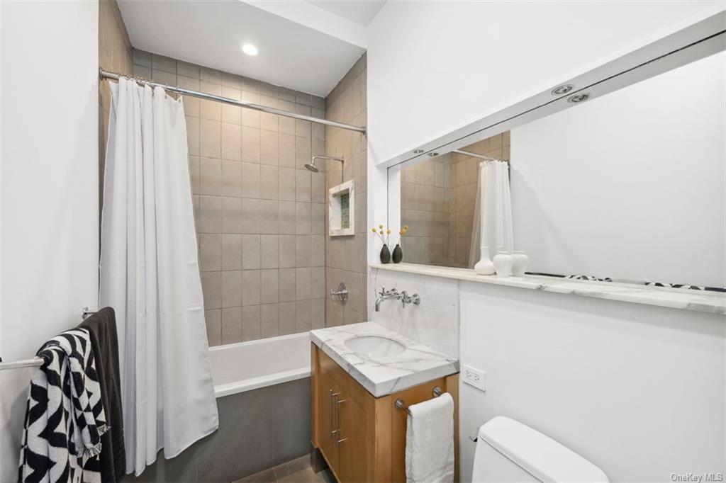 Condo Broadway  Manhattan, NY 11249, MLS-H6277733-9